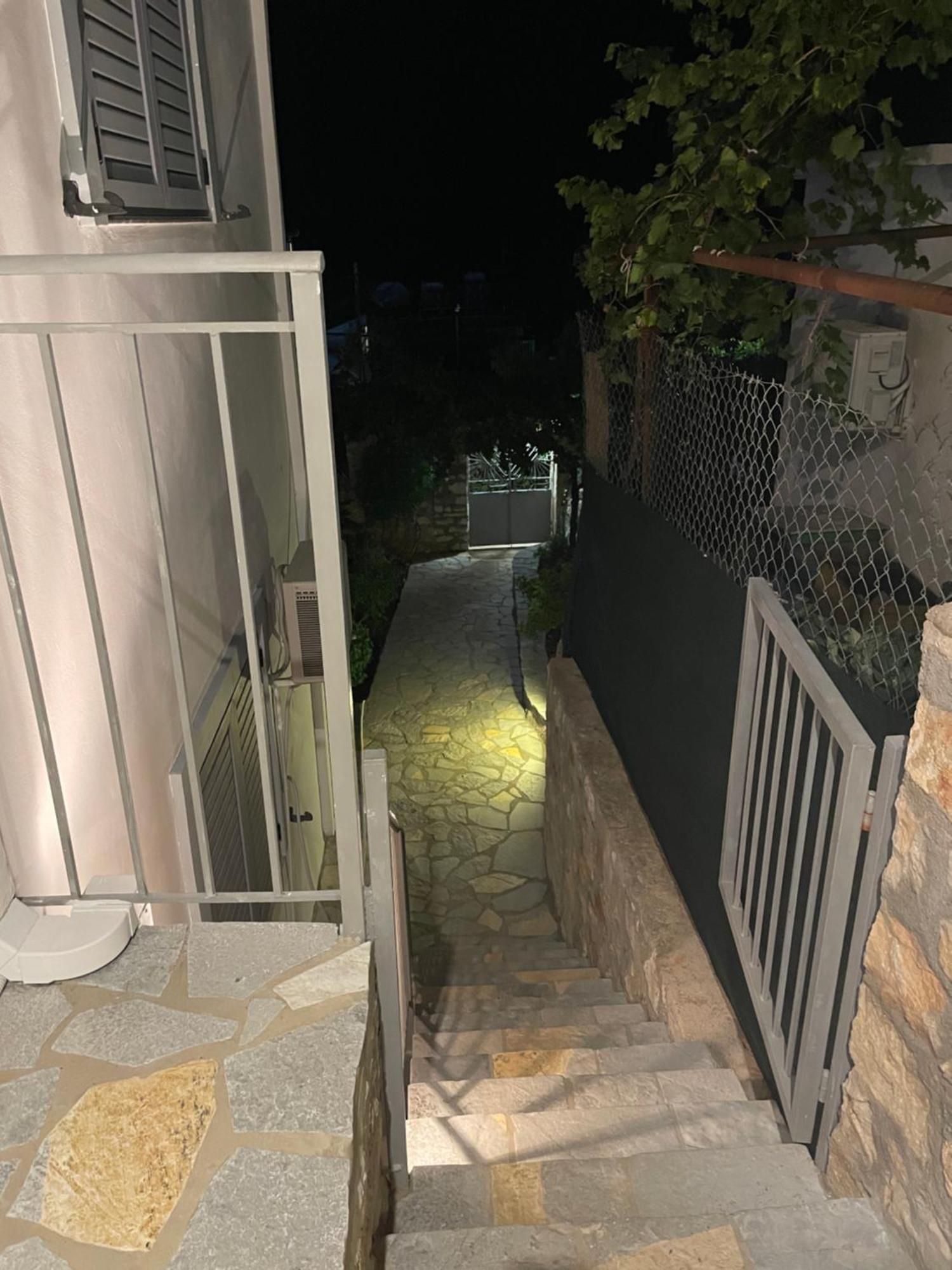 Tasos Rooms Himare Exterior photo