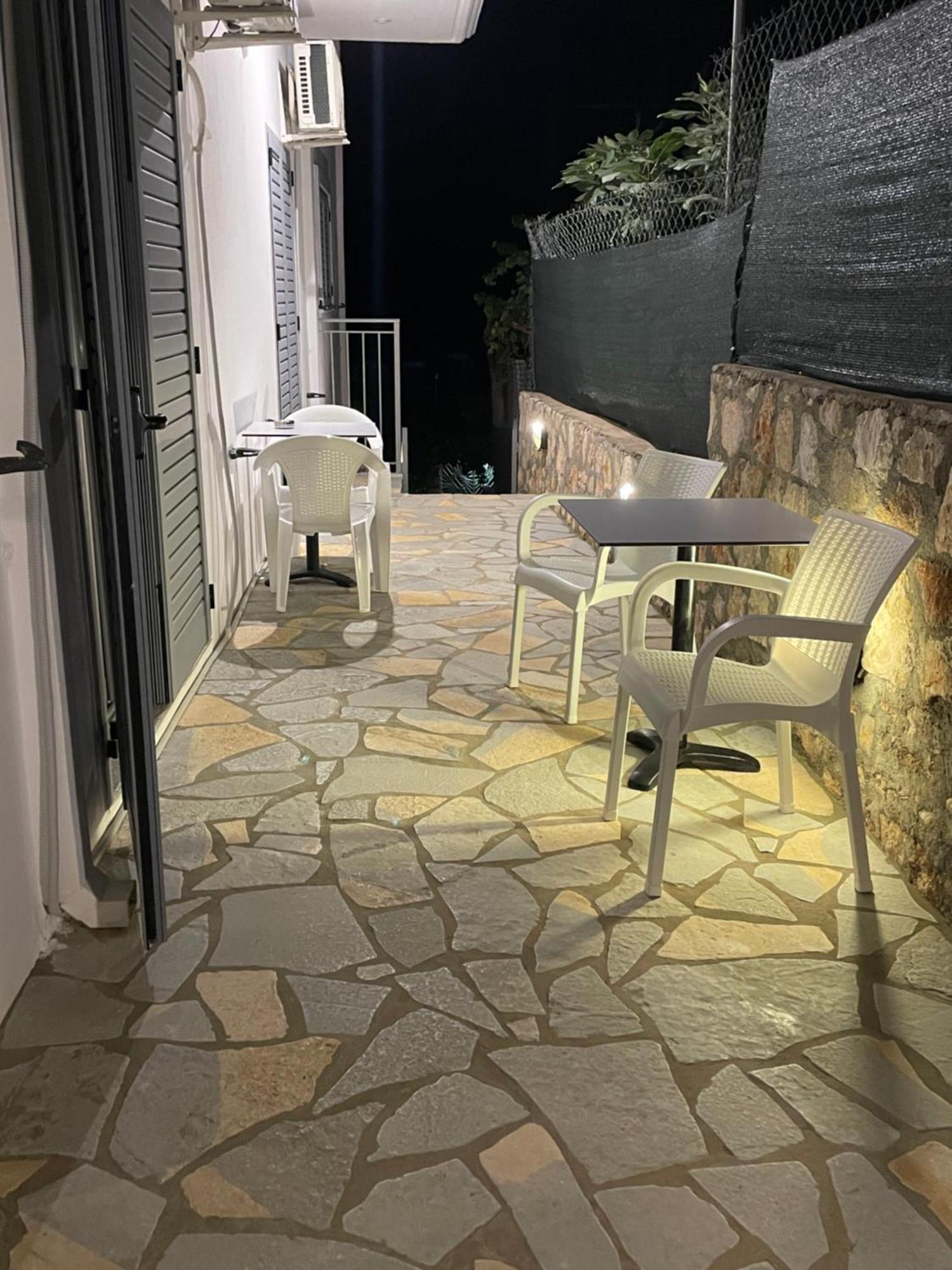 Tasos Rooms Himare Exterior photo