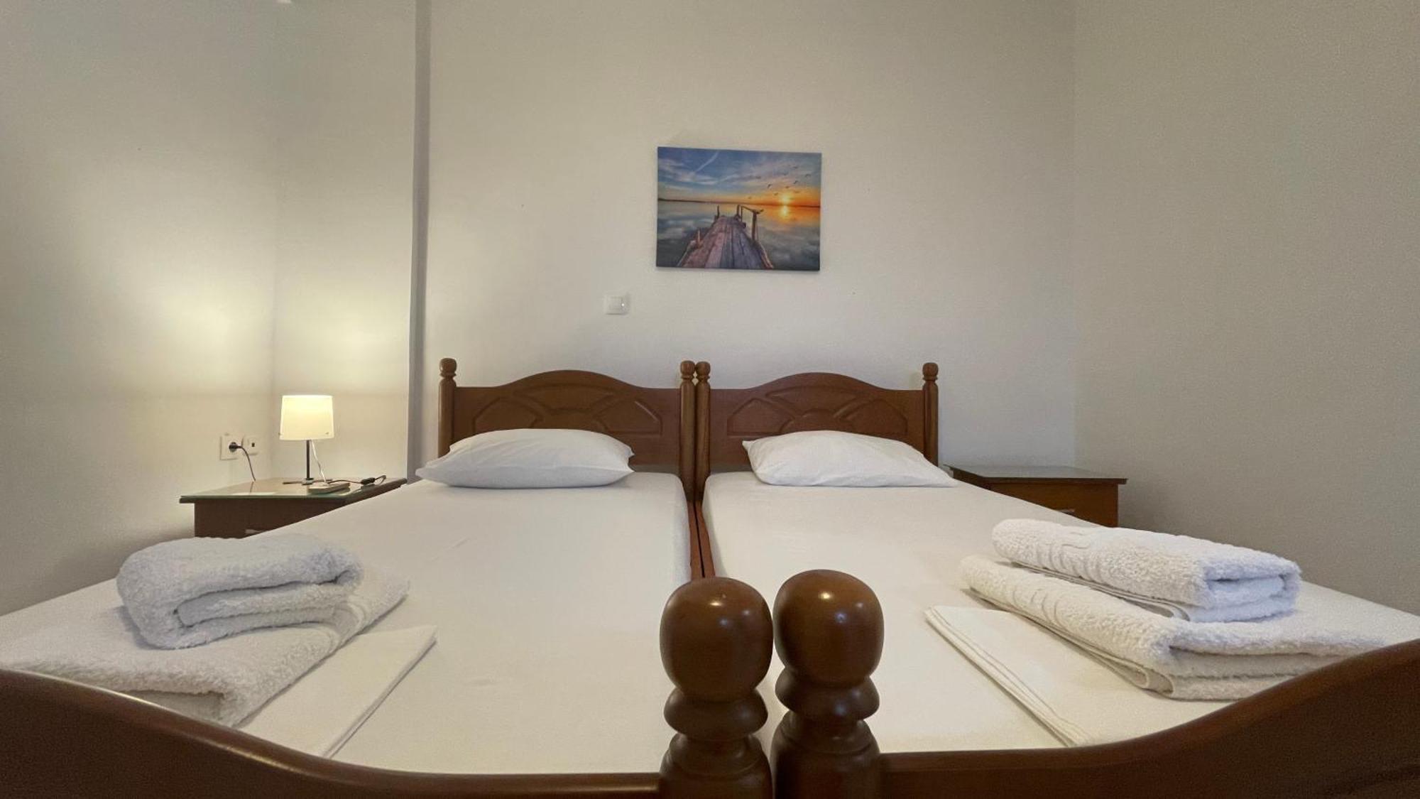 Tasos Rooms Himare Exterior photo