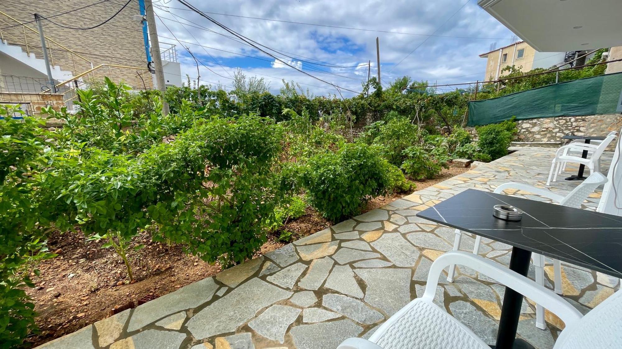 Tasos Rooms Himare Exterior photo
