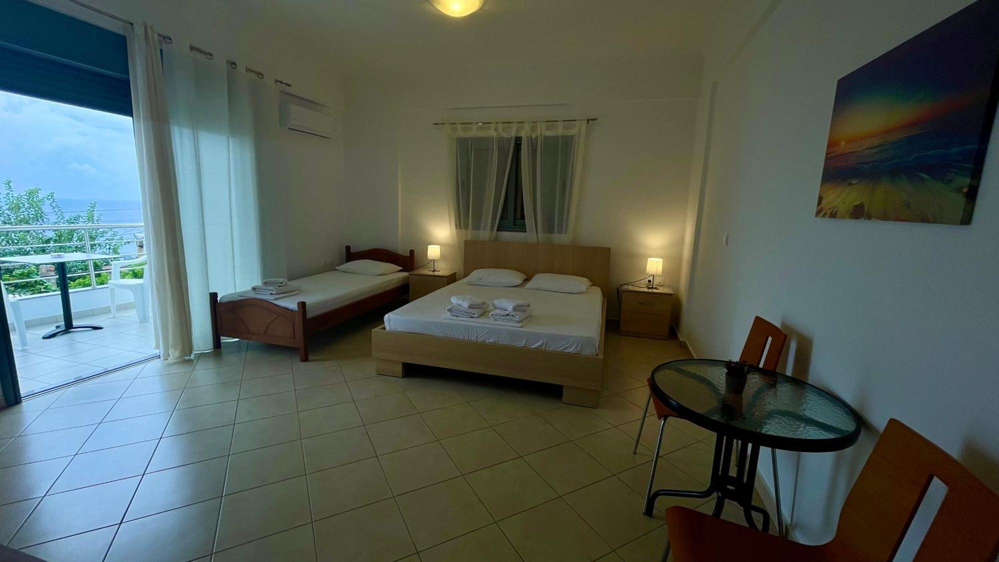 Tasos Rooms Himare Exterior photo